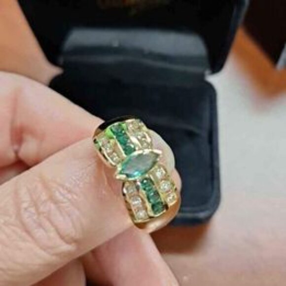 Genuine Emerald & Diamond 14kt yellow gold fashion ring - Picture 2 of 6
